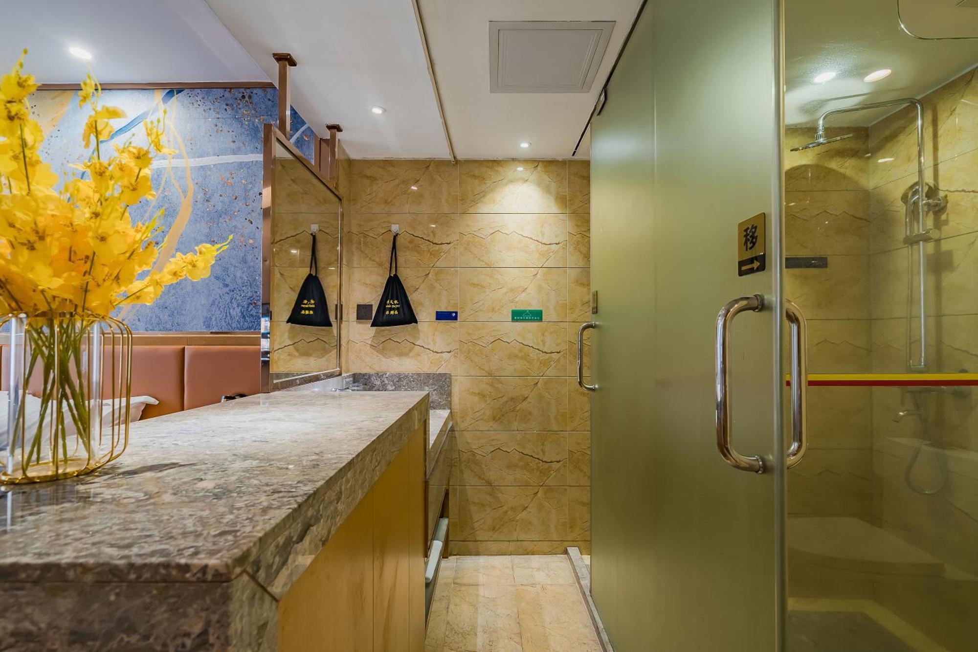 Super 8 Hotel Select Guangzhou Railway Station Xicun Subway Station ภายนอก รูปภาพ